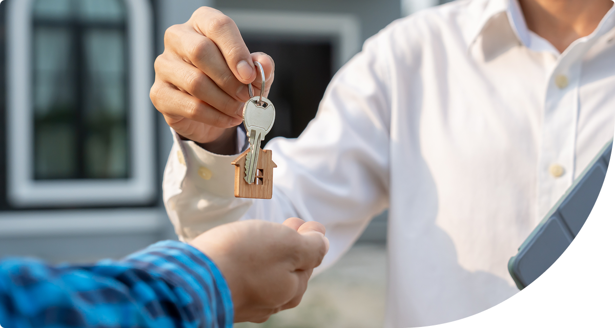 Handing keys to homeowner